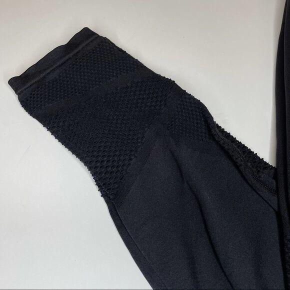 Fabletics Crop Capri Workout Leggings Black size XS - Picture 3 of 8